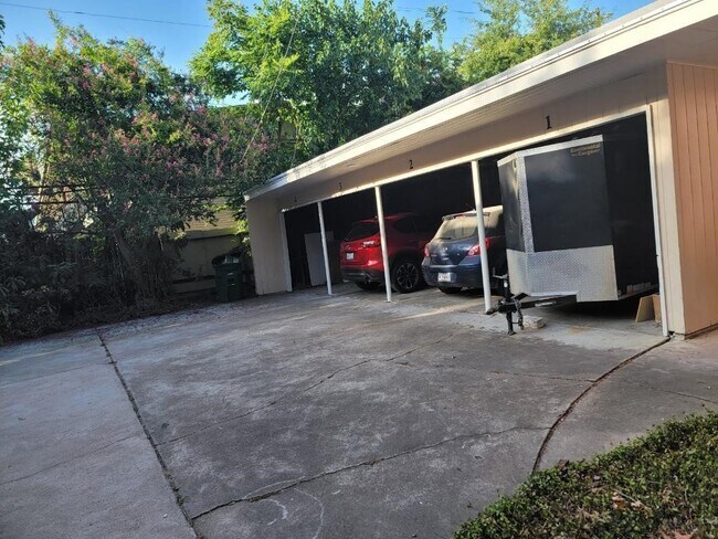 Building Photo - 4714 Oakshire Dr