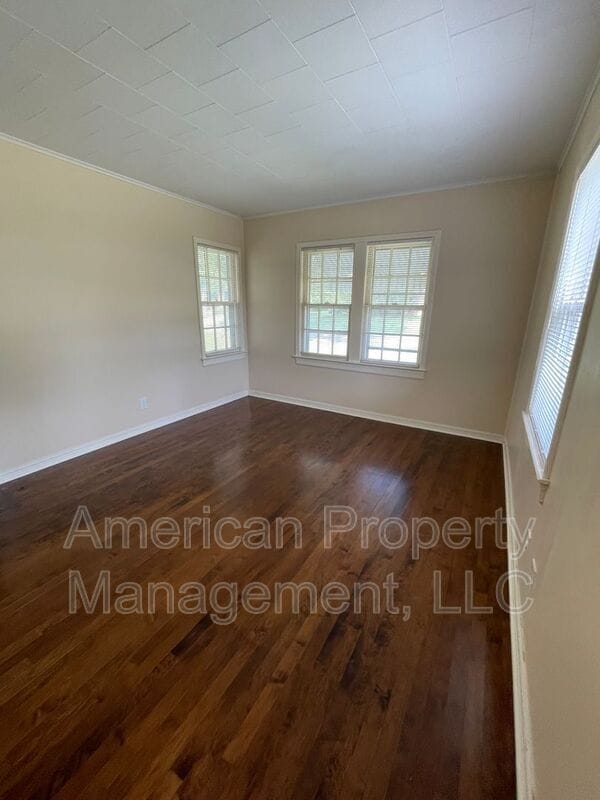 Building Photo - 901 S Erie Ave