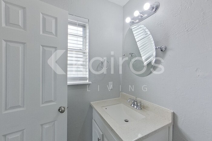 Building Photo - 5146 Susan Dr