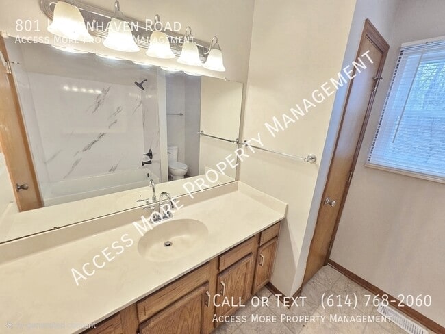 Building Photo - 801 Lindenhaven Rd