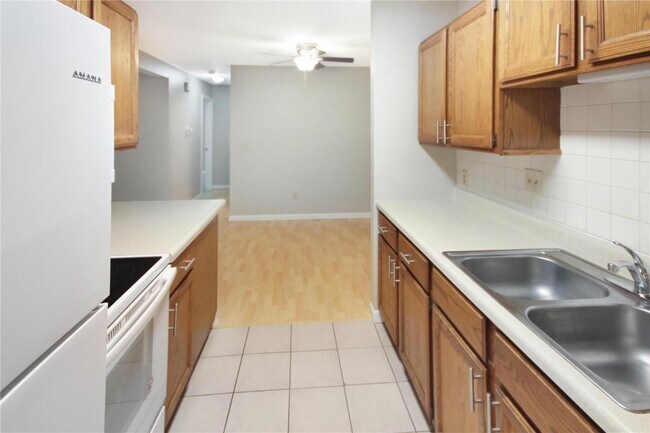 Building Photo - 17048 Sandalwood Creek Dr