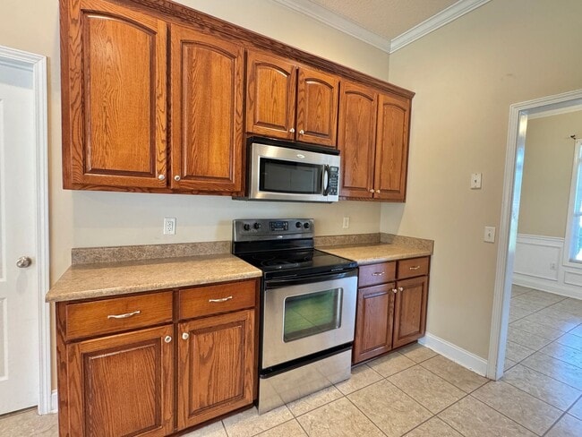 Building Photo - COMING SOON IN MID-AUGUST! [PET FRIENDLY]