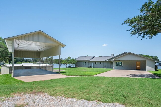 Building Photo - 1012 Chestnut Dr