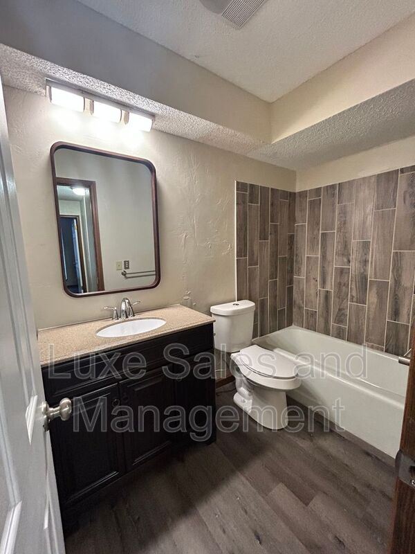 Building Photo - 1307 Summerton Pl