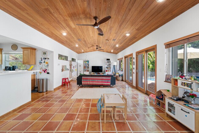 Building Photo - 1425 Trillo Ave