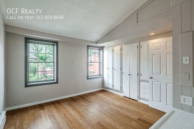 Building Photo - 2553 Salmon St