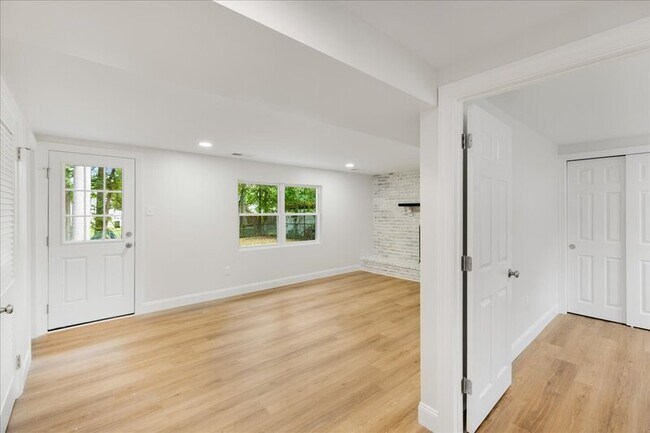 Building Photo - 57 Greenvale Rd