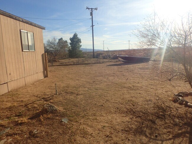 Building Photo - Country living