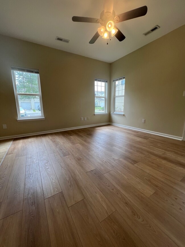 Building Photo - 114 Grand Oaks Dr