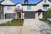 Building Photo - 2221 W Arkansas Ln
