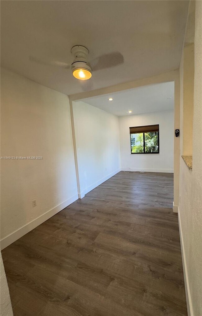 Building Photo - 560 NE 69th St