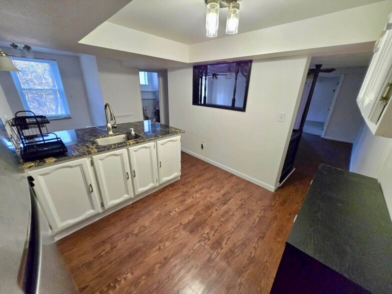 Kitchen - 2612 Louisiana Ave