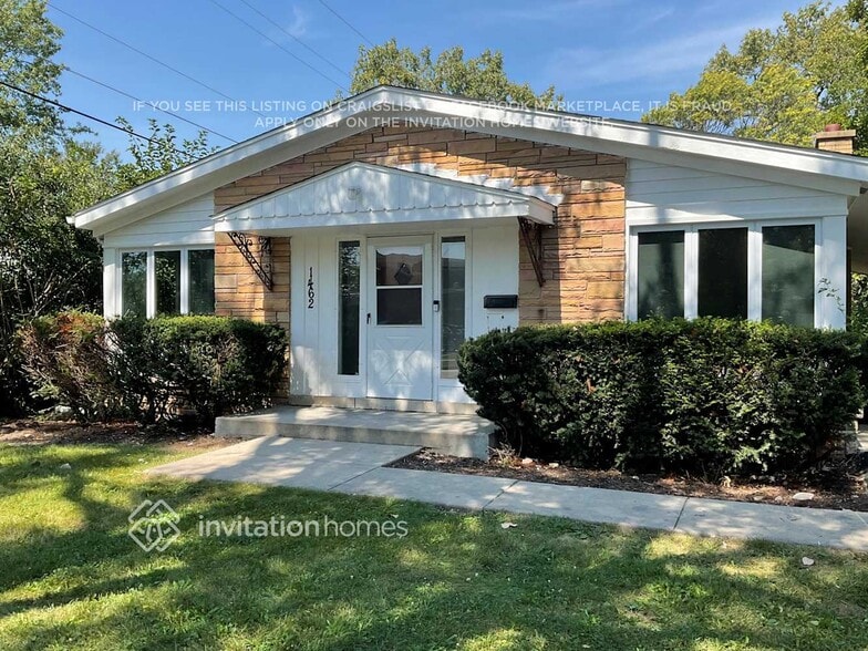 Primary Photo - 1462 Deerfield Rd