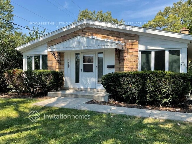 Building Photo - 1462 Deerfield Rd