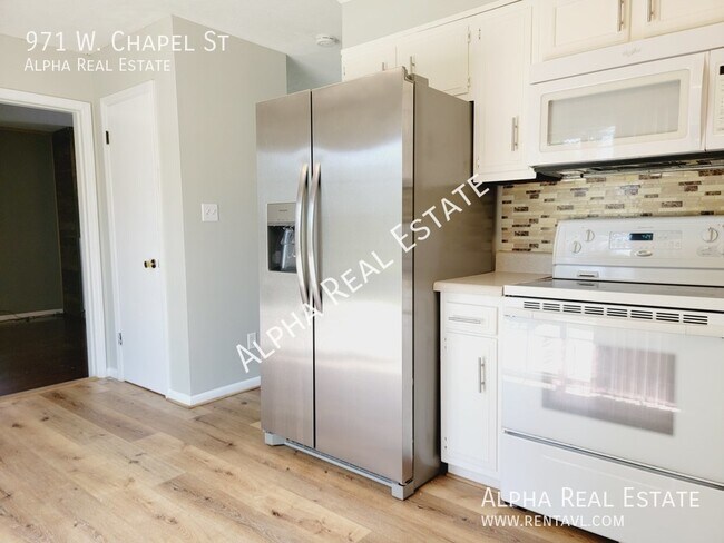 Building Photo - Pet friendly home with level fenced back y...