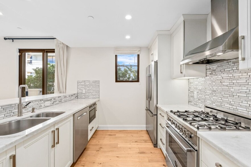 Building Photo - 10647 Ashton Ave