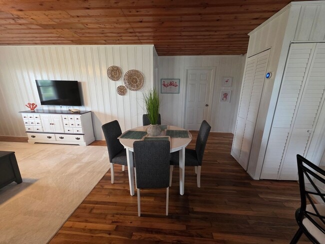 Building Photo - Pink Flamingo #1