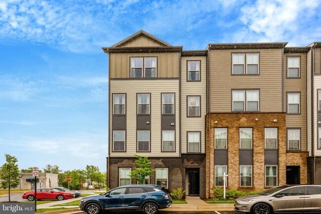 Building Photo - 20941 Bluebird Sq