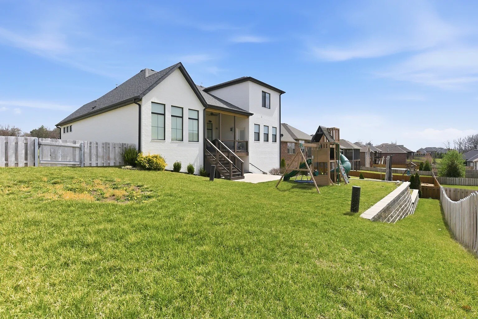 Building Photo - 703 S Hickory Dr