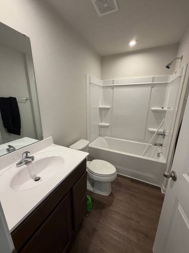 Building Photo - 131 Highland Sta Dr