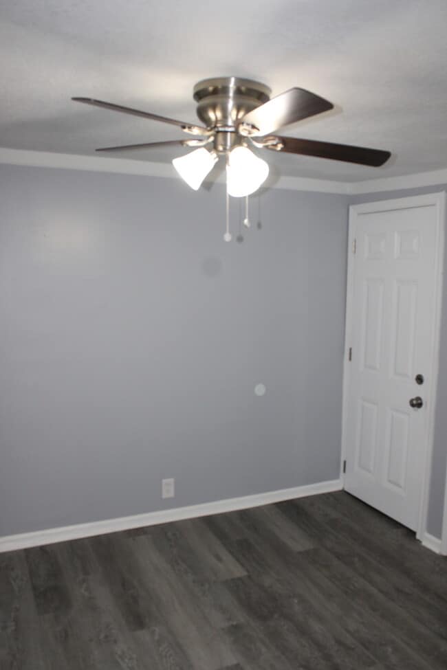 Building Photo - Cozy 3-bedroom, 1 full bath with vanity home located in Kansas City, MO.