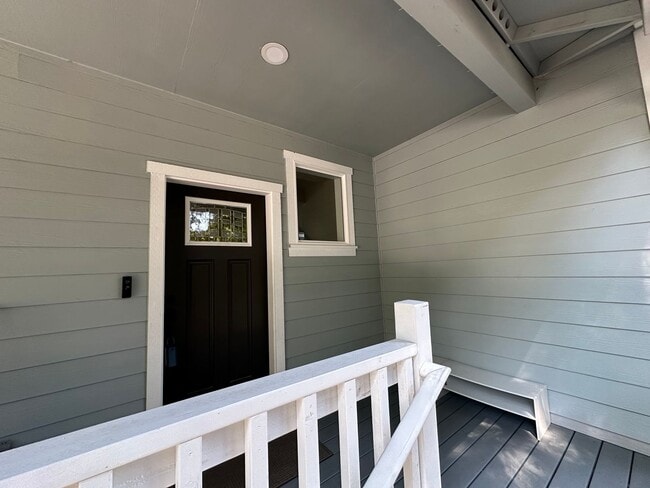 Building Photo - Sudden Valley - 4 Bed 3 Bath home