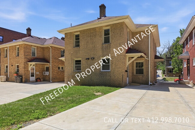 Building Photo - 761 Shady Dr E