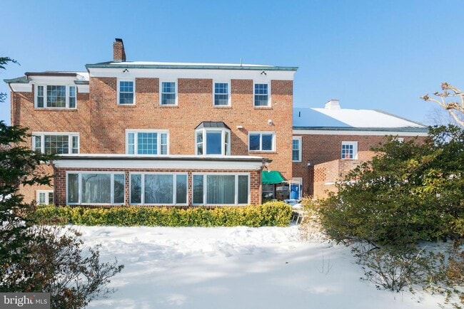 Building Photo - 513 Cathedral Dr