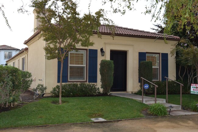 Building Photo - Charming 2-Bed, 2-Bath Home for Lease in R...