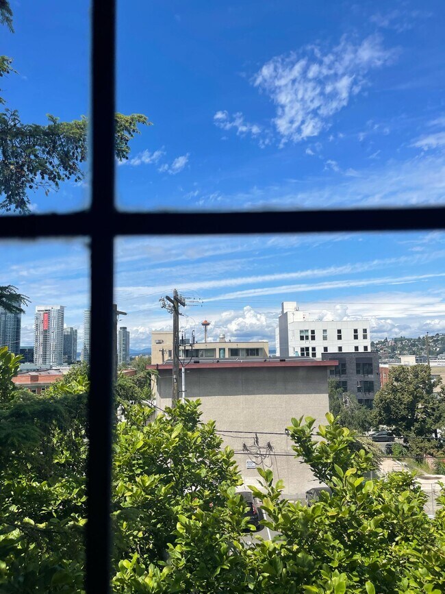 Primary Photo - Madkin Apartments