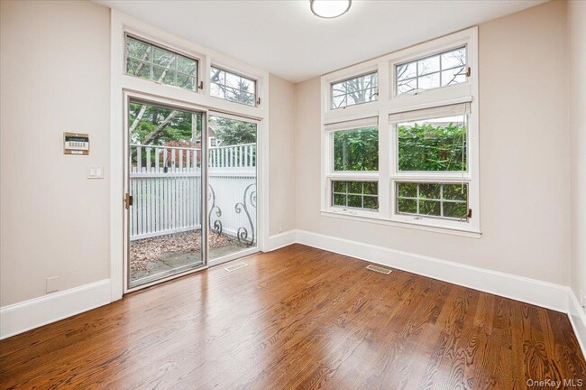 Building Photo - 10 Old Jackson Ave