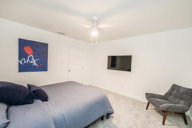 Building Photo - 305 Deer Path Lp