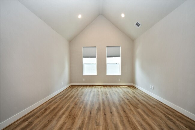 Building Photo - 2189 Mansfield St