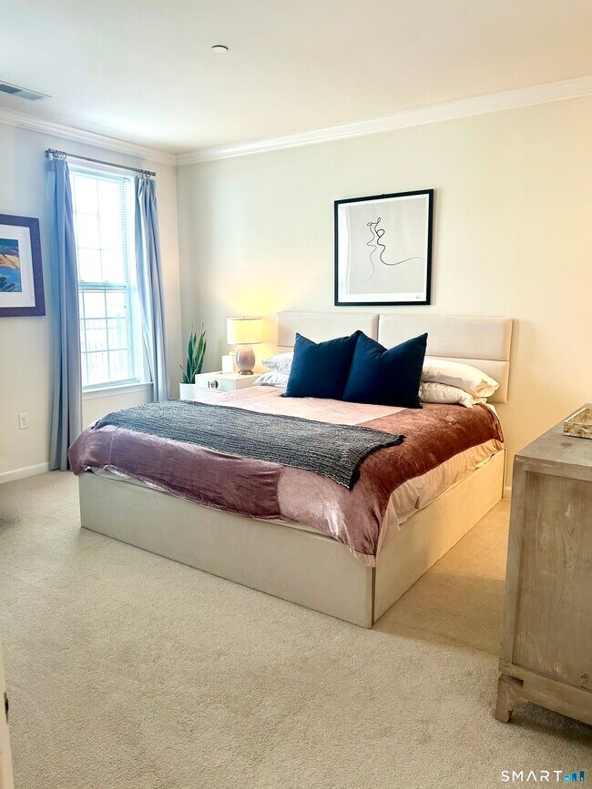 Building Photo - 414 Center Meadow Ln