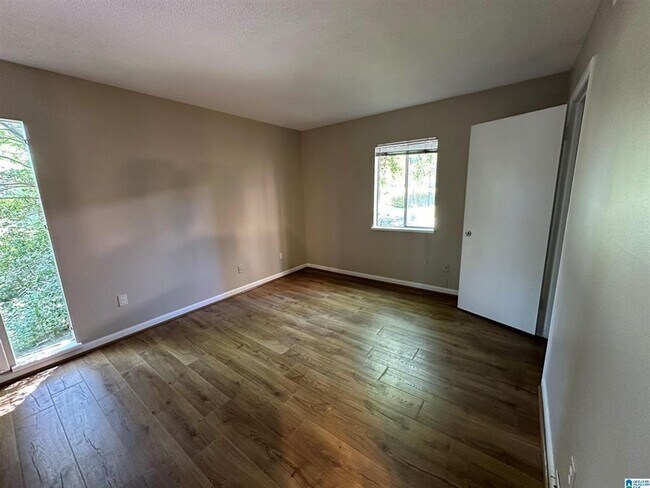 Building Photo - Wonderful 1 bedroom, 1 bathroom unit ready...