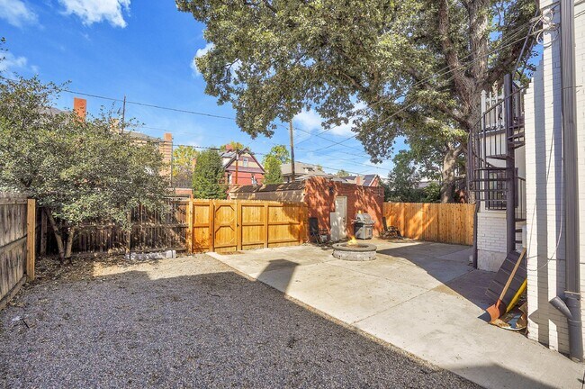 Building Photo - $2,080.95 - Charming 1 bed, 1 bath located in Denver with Bonus Flex Room!