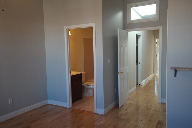 Building Photo - Charming 2 Bedroom/2.5 Bathroom Townhome in Linwood/Patterson Park, MD!