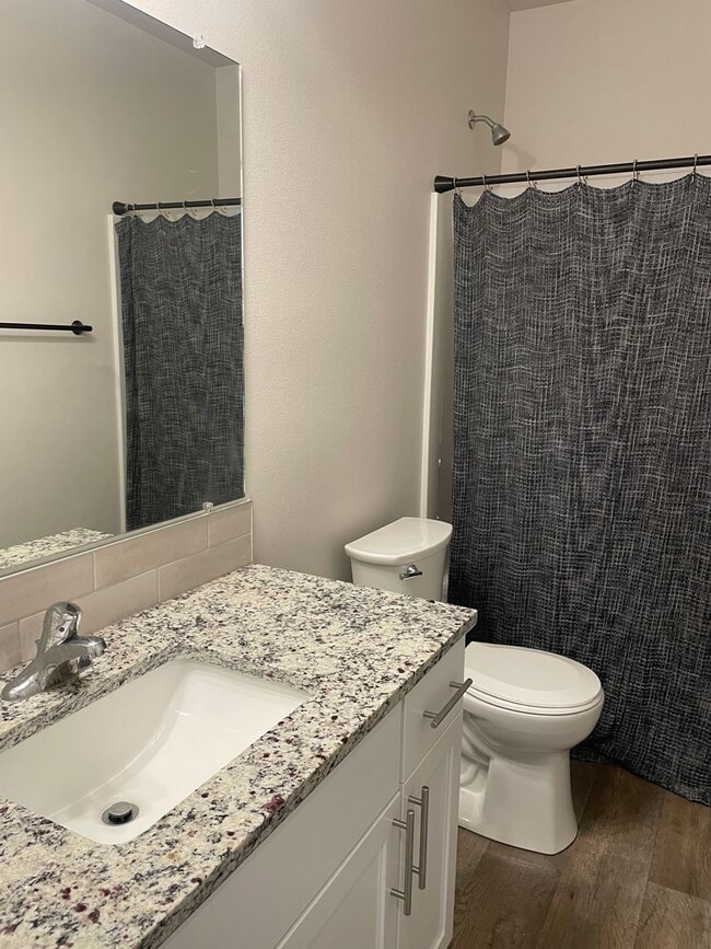Building Photo - 3 Bedroom 2 Bath Rambler close to the Golf Course!