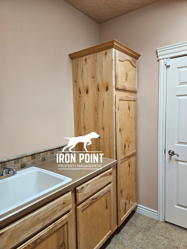 Building Photo - 3bed/3bath in sought after Nampa neighborhood w/3 car garage and large bonus room.