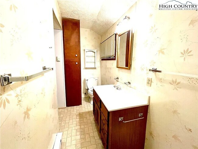 Building Photo - 252 Trillium Rd