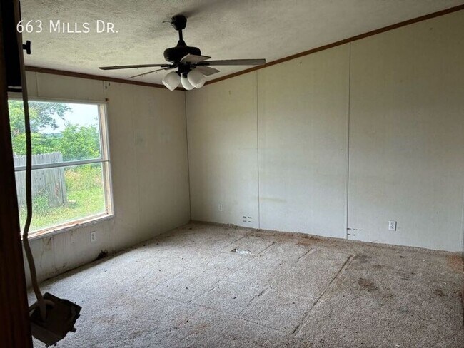 Building Photo - 663 W Mills Dr