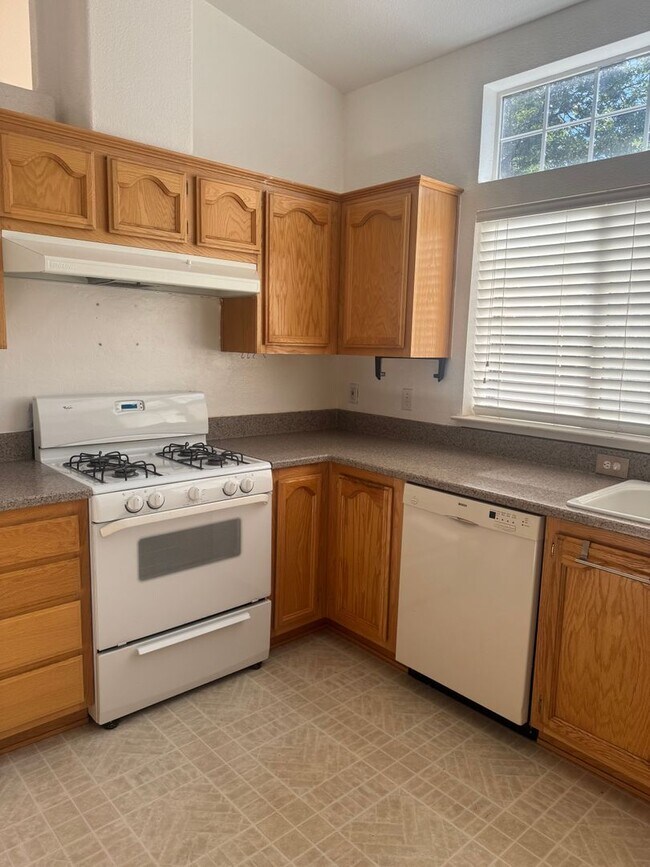 Building Photo - 3 BEDROOM COUNTRY HOME IN SHINGLETOWN