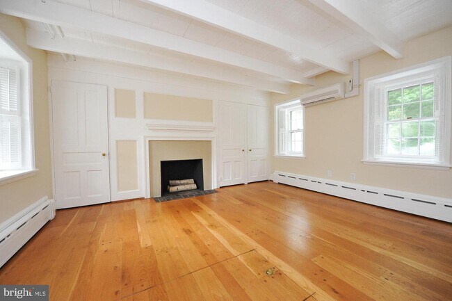 Building Photo - 1420 Creek Road Trail