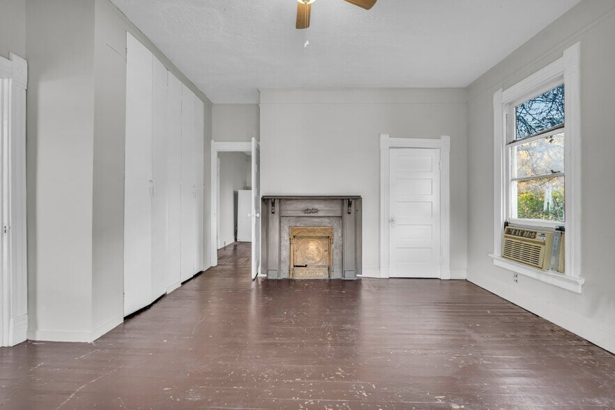 Building Photo - 622 4th St S