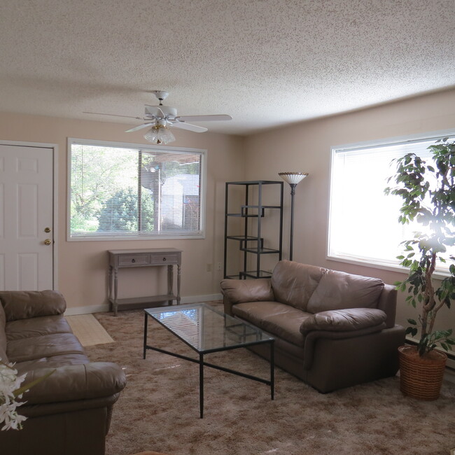 Front Sitting Room - 19222 NE 259th St