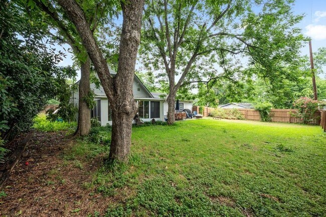 Building Photo - 2609 Friar Tuck Ln