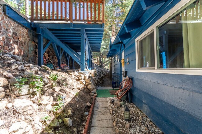 Building Photo - 31569 Panorama Dr