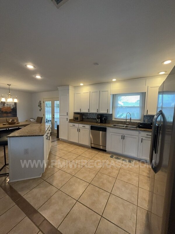 Building Photo - 202 Pondella Dr
