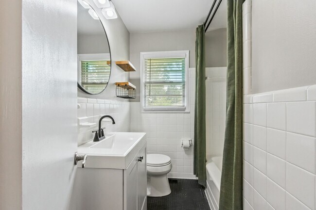 Building Photo - 4301 Richardson Dr NW