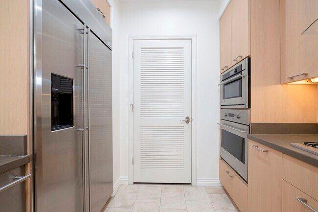 Building Photo - 476 Caruso Ave